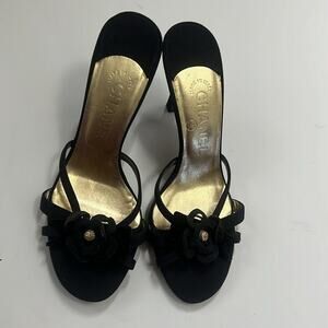 CHANEL INTERLOCKING CC CAMILLA FLOWER LOGO SLIP ON BLACK SANDALS SIZE‎ 37